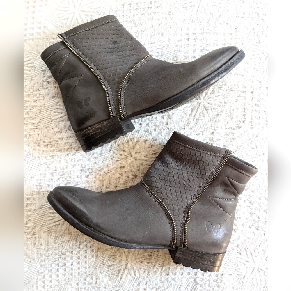 Price Drop from $48 Felmini Grey Leather Ankle Boots